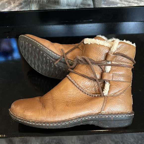UGG cassia 1932 boots leather Sherpa short tie size 8 - Picture 6 of 9